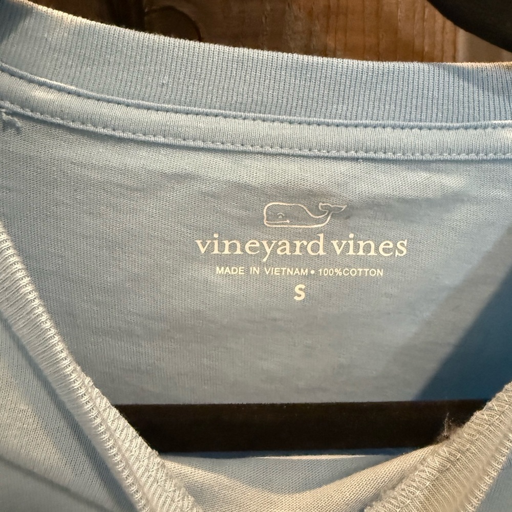 Nwot vineyard vines shirt - Picture 3 of 3